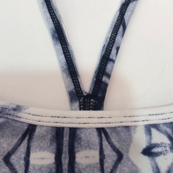 Lululemon tank size 6 gorgeous! - Picture 4 of 4